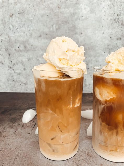 Ice Cream In Coffee, Cold Brew Float, Coffee Float Recipes, Iced Coffee Ice Cream, Ice Coffee With Ice Cream, Vanilla Ice Cream Coffee Drink, Ice Cream And Coffee Shop Ideas, Iced Coffee With Ice Cream, Ice Cream Floats Ideas