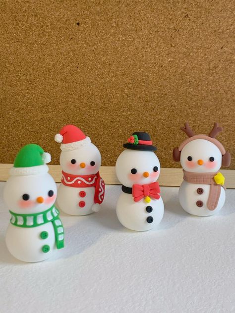 Light Clay Crafts, Mini Clay Ideas Christmas, Polymer Clay Crafts Christmas Easy, Cute Polymer Clay Figurines, Christmas Decor Ideas Air Dry Clay, Foam Clay Christmas, Clay Xmas Decorations, Easy Clay Sculptures Christmas, Clay Figures Christmas