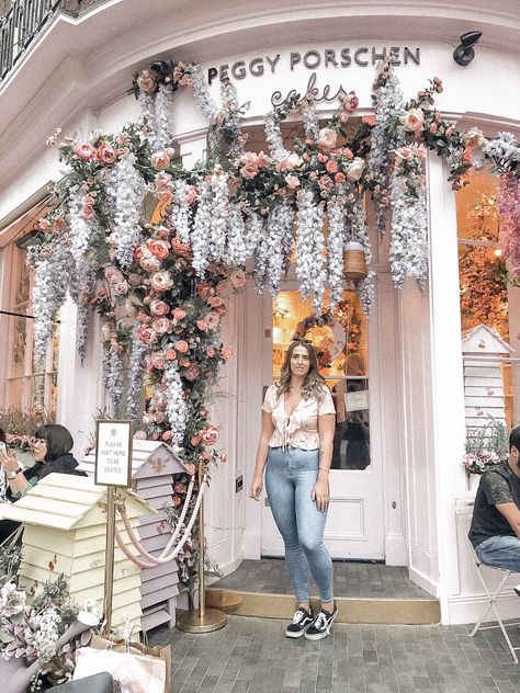 Flower Entrance, Peggy Porschen, Fairy Room, London Itinerary, Cute Pics, London Food, Richmond Hill, Amazing Decor, Cafe Interior Design