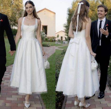 Second Look Wedding Dress, Barbara Palvin Dylan Sprouse, Dresses Fashion Design, Traditional Tuxedo, Vogue Weddings, Civil Dress, Minimal Wedding Dress, Simple White Dress, Simple Bride