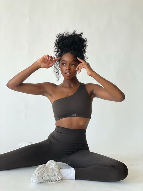 Sporty Photoshoot, Active Wear Photoshoot, Fitness Photoshoot Poses, Athletic Photoshoot, Athleisure Photoshoot, Sports Photoshoot, Women Fitness Photography, Habits Motivation, Activewear Photoshoot