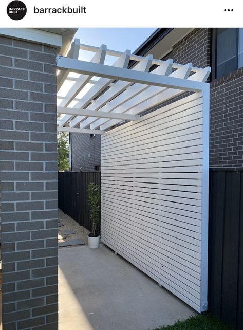 White Pergola Attached To House, Small Alfresco Ideas Australia, Pergola Fence, Wooden Privacy Screen, Privacy Screen Ideas, Modern Wood Fence, Fence Landscaping Border Backyard Ideas, Privacy Planter, Garden Privacy Screen