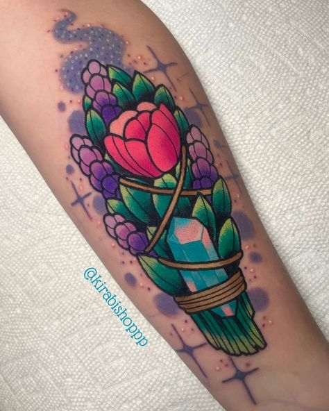 ✨𝔎𝔦𝔯𝔞 𝔅𝔦𝔰𝔥𝔬𝔭✨ on Instagram: “Sage stick ✨🍃💐 thanks for making the trip Jennifer! @dovetailtattoo . . . . . . #sagestick #sagetattoo #crystaltattoo #sagebundle…” Sage Bundle Tattoo, Sage Tattoo, Bundle Tattoo, Austin Tattoo, Tattoo 2024, Texas Tattoos, Bright Tattoos, Crystal Tattoo, Lavender Tattoo