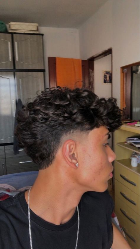 Low Fade Taper Haircut Mens, Short Curly Middle Part, Mens Wavy Hairstyles Short, Low Fade Mullet, High Taper Fade Haircut, Mens Haircuts Wavy Hair, Mens Short Curly Hairstyles, Fade Haircut Curly Hair, Low Taper Fade Haircut