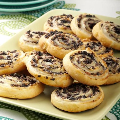 Mushroom Puff Pastry Pinwheels, Mushroom Pinwheels Puff Pastries, Mushroom Pinwheels, Mushroom Pastry, Party Munchies, Pastry Pinwheels, Puff Pastry Pinwheels, Appetizer Buffet, Gluten Free Puff Pastry