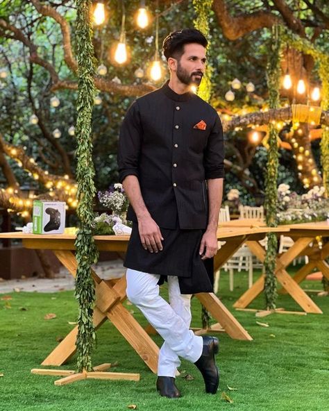 Trendy Ethnic Outfits, Indian Wedding Outfits For Men, Diwali Outfit Ideas, Groom Indian Wedding Outfits, Diwali Outfit, Diwali Dresses, Dapper Outfit, Wedding Outfits For Groom, Diwali Outfits