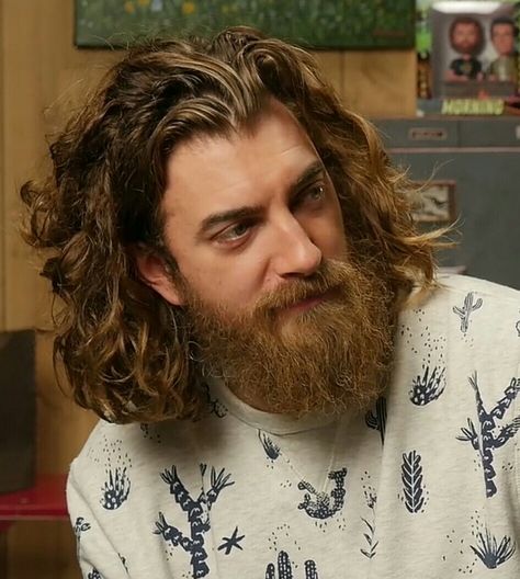 Link Good Mythical Morning, Rhett Mclaughlin Long Hair, Rhett Mclaughlin, Vampire Lore, Hot Youtubers, Good Mythical Morning, Rhett And Link, Male Icon, Zoo Wee Mama