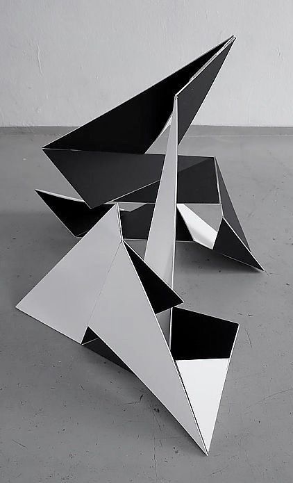 Franz Riedl | Variables Objekt | cardboard folding object photodocumentation #object Abstract Origami, Folding Architecture, Origami Architecture, Deconstructivism, Henning Larsen, Concept Models Architecture, Paper Architecture, Tropical Architecture, Cardboard Sculpture