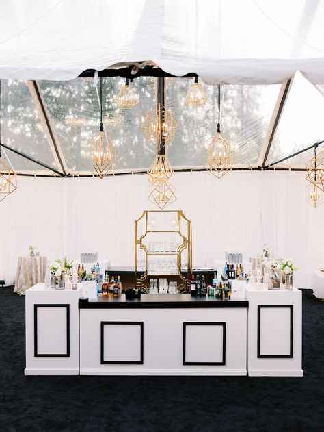 Garage Engagement Party, Bar Setup For Party At Home, Vision Ideas, Trailer Bar, Backyard Wedding Decorations, Bar Business, Wedding Hashtag Sign, Greenery Wedding Decor, Bar Setup