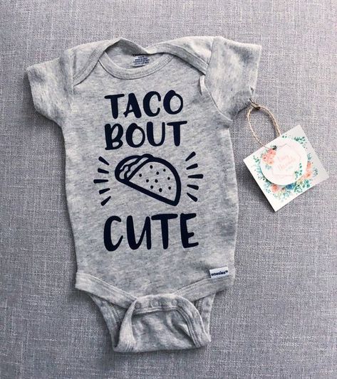 Cricut Baby, Funny Baby Onesies, Baby Boy Onesies, Boy Onesie, Baby Diy, Girl Onesies, Trendy Baby, Baby Outfits