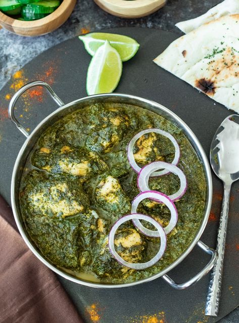 Saag Wala Chicken or Palak Chicken (How to make Palak Chicken) Palak Chicken Recipe, Saag Chicken, Palak Chicken, Saag Recipe, Woman Cooking, Video Cooking, Tandoori Roti, Spinach Chicken, Food Fusion