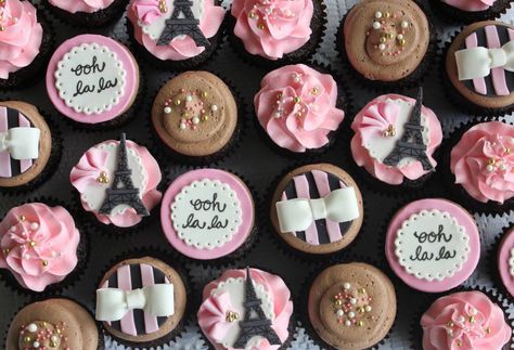 Paris Theme Cupcakes Ideas, French Cupcakes, Paris Cupcakes, Pastry Ideas, Small Fry, String Bean, Paris Theme, Themed Cupcakes, Theme Birthday