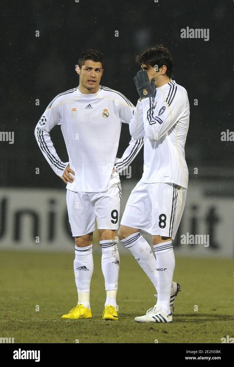 Download this stock image: Real Madrid's Kaka and Cristiano Ronaldo during Champions League 1/8 Final soccer match, Lyon vs Real Madrid in Lyon, France on February 16, 2010. Olympique Lyonnais won 1-0. Photo by Henri Szwarc/ABACAPRESS.COM - 2E2N5BK from Alamy's library of millions of high resolution stock photos, illustrations and vectors. Kaka And Ronaldo, Ronaldo And Kaka, Kaka Real Madrid, Real Madrid Cr7, Ronaldo Haircut, Handsome Football Players, Cr7 Football, Ricardo Kaka, League 1