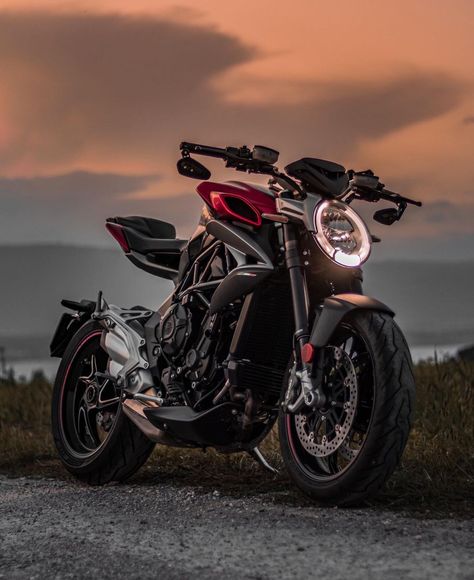 Mv Agusta Brutale 800, Mv Agusta Dragster, Mv Agusta Brutale, Biker Photography, Kawasaki Bikes, Image Moto, Super Bike, Concept Motorcycles, Fast Bikes