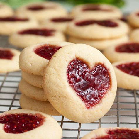 Perfectly soft and buttery little heart-shaped jam thumbprint cookies. Jam Thumbprint Cookies, Valentines Baking, Jam Cookies, Shaped Cookies, Heart Shaped Cookies, Thumbprint Cookies, Valentine Cookies, Desserts Recipes, Raspberry Jam