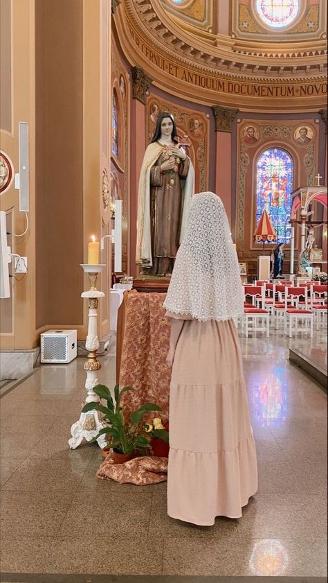 Mass Outfits Catholic, Catholic Girl Aesthetic Outfit, Catholic Woman Aesthetic, Modest Catholic Outfits, Orthodox Christian Veil, Catholic Mass Outfit, Christian Veiling Outfits, Catholic Outfits, Catholic Church Aesthetic