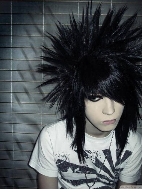 Emo Hair: How to Grow, Maintain & Style Like A BOSS – Cool Men's Hair Short Emo Hair, Punk Haircut, Emo Hairstyles For Guys, Scene Haircuts, Emo Haircuts, Emo Hairstyle, Scene Boys, Mohawk Hairstyles, Punk Hair