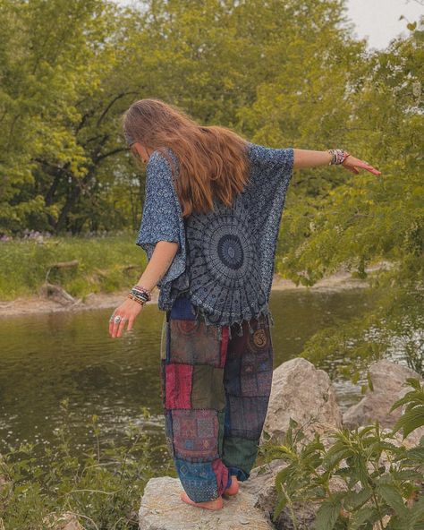 lake days 🌿🌞☮️🌸🍄🌱🦋 • • • • #hippie #hippiestyle #hippiegirl #70sfashion #thriftedfashion #hippiejewelry | Instagram Hippie Core Outfits, Autumn Hippie Outfits, Hippie Fashion Outfits, Masc Hippie Outfits, Hippie Granola Outfits, Modest Hippie Outfits, Hippie Style Winter, Soft Hippie Aesthetic, Diy Hippie Clothes