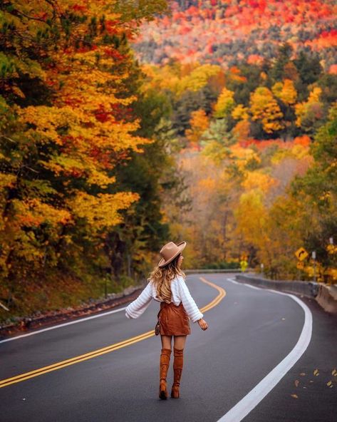 Photoshoot Ideas Fall, Cute Fall Pictures, Fall Photoshoot Family, Autumn Photography Portrait, Fall Foilage, Fall Photoshoot Ideas, Fall Photography Nature, Fall Photo Shoot Outfits, Fall Shoot