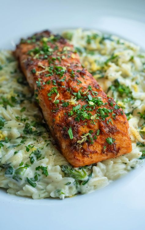 Orzo Salmon, Salmon Orzo Recipe, Dinner Ideas Salmon, Orzo Side, Broccoli Orzo, Spinach Orzo, Salmon Fillet Recipes, Spicy Spaghetti, Recipe Broccoli