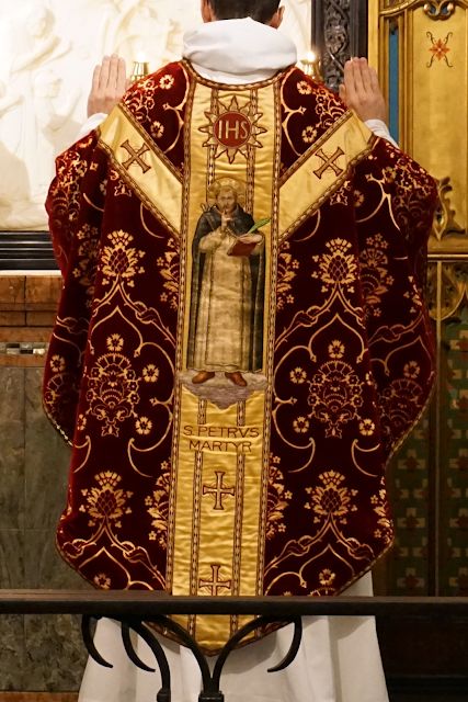 Liturgical Arts Journal St Vincent Ferrer, Liturgical Vestments, Ecclesiastical Vestments, Religious Embroidery, Traditional Catholicism, Liturgical Seasons, Latin Mass, Velvet Set, Bride Of Christ