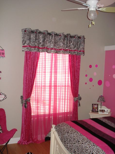 teen bedroom work by me Mcbling Rooms, 2000s Room Ideas, Room Baddie, Bedroom Y2k, Mcbling Room, Nostalgia Bedroom, Diva Room, 2000s Bedroom, 00s Childhood