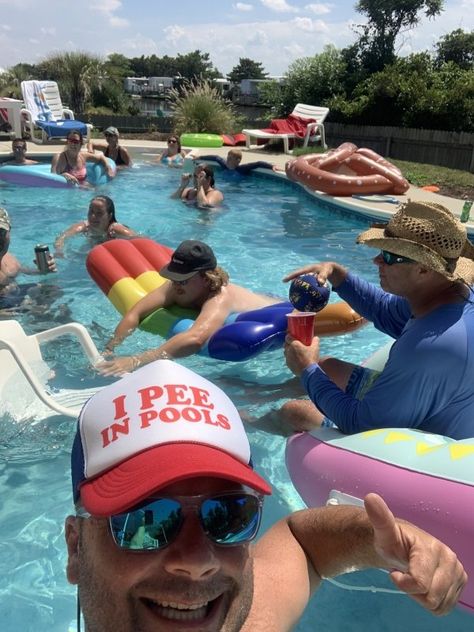 44 Pics and Memes to Make Your Day - Funny Gallery Pool Pictures, Pool Picture, Your Shoes, You Rock, Funny Pics, Take A Break, The Land, Pool Float, Make Your Day