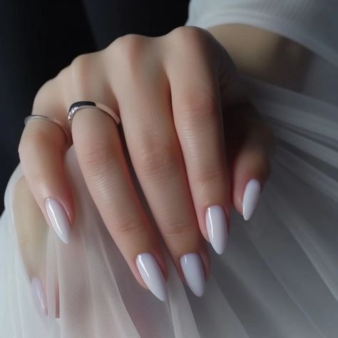 Uv Gel Nails, White Natural Nails, Punk Nails, Gel Nail Art Designs, Casual Nails, White Nail Polish, Acrylic Nails Coffin Pink, Soak Off Gel, Chic Nails