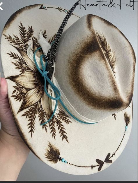 Hat Pyrography, Boho 2024, Burning Hats, Burnt Hat, Burnt Hats, Decorated Hats, Outfit Vaquero, Burned Hats, Country Accessories