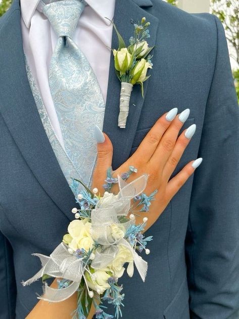 Corsage With Blue Dress, Prom Flowers Corsage Blue, Light Blue Prom Corsage, Baby Blue Corsage, Corsage Hoco, Corsage Light Blue, Light Blue Corsage, Prom Tuxedo Ideas, Hoco Corsage