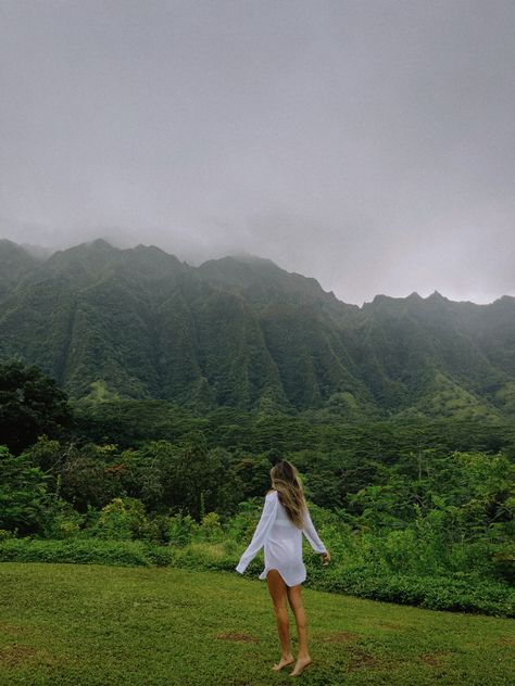 Hoomaluhai Botanical Gardens Hawaii Botanical Garden Photoshoot, Hoomaluhia Botanical Gardens Photoshoot, Oahu Instagram Spots, Hoomaluhia Botanical Gardens, Hawaii Photo Ideas Instagram, University Of Hawaii Aesthetic, Hawaii Inspo Pics, Aesthetic Hawaii Pictures, Hawaii Botanical Garden