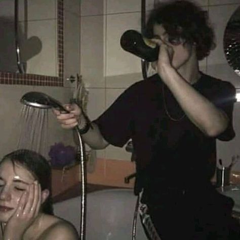 Grunge Couple, The Love Club, Grunge Photography, The Shower, Cute Relationship Goals, Teenage Dream, Aesthetic Grunge, Dark Anime