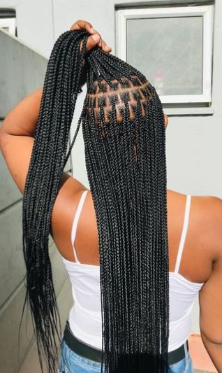 Waist Length Knotless Box Braids Waist Length Small Knotless Braids, Braid Styles For Black Women Box Braids, Notlessbox Braids Styles Long Colours, Knotless Box Braids Small Medium, Medium Waist Length Knotless Braids, Knotless Box Braids Waist Length, Notlessbox Braids Styles Long, Mid Back Knotless Braids, Waist Length Knotless Braids