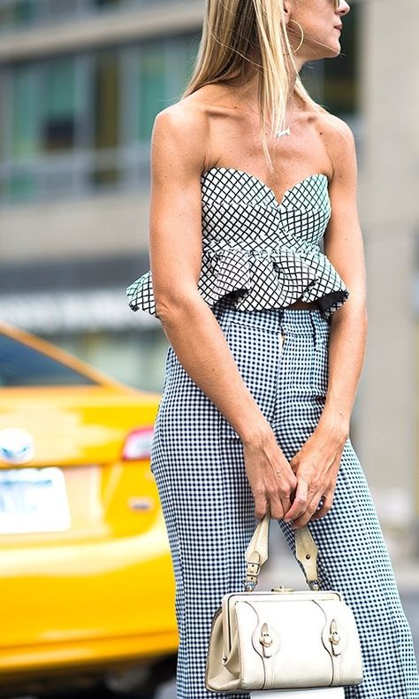 Playful Summer Outfits, Mixing Patterns, Sunny Season, How To Mix, Looks Street Style, Street Style Chic, Mixing Prints, Street Chic, Like A Pro