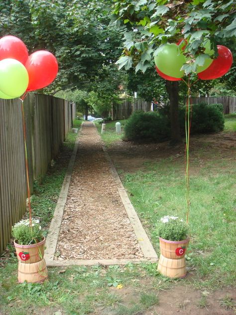 APPLE OF MY EYE PARTY DECOR Orchard Birthday Party, Apple Picking Party, Apple Theme Parties, Apple Party, Apple Birthday, Apple Festival, Fall Birthday Parties, Apple Activities, Kids Themed Birthday Parties