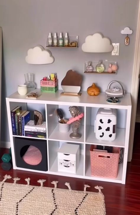 Cubby Bedroom Ideas, Square Shelf Decor Cubbies, 6 Cube Organizer Ideas Bedroom, Cubbies Storage Bedroom, Cube Organizer Ideas Bedroom, Cube Organizer Ideas, Cute Room Inspo, Ikea Cube Shelves, Cube Shelf