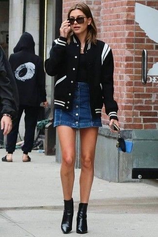 How to Wear a Black Varsity Jacket (10 looks) | Women's Fashion Estilo Hailey Baldwin, Varsity Jacket Outfit, Gala Gonzalez, Hailey Baldwin Style, Emmanuelle Alt, Walking Down The Street, New Street Style, Giovanna Battaglia, Outfit Jeans