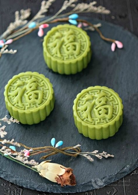 pumpkin snowskin mooncakes Snowskin Mooncake, Chinese Moon Cake, Kwun Tong, Mooncake Recipe, Matcha Recipes, Mooncake Festival, Pumpkin Tea, Custard Filling, Autumn Festival