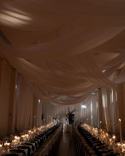 Venue Decorations Birthday, Drapes Wedding Reception, Moody Wedding Ceremony, Wedding Table Candles, Cool Wedding Ideas, Wedding Personal Touches, Evening Wedding Ceremony, Outdoor Night Wedding, Pillar Candles Wedding