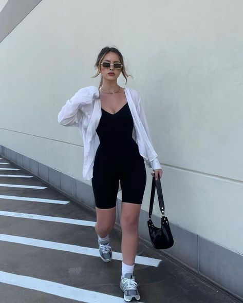 Aritzia Outfit Summer, Cute Biker Shorts, Aritzia Outfit, Biker Shorts Outfits, Chic Airport Outfit, Shorts Ideas, Playsuits Outfit, Estilo Fitness, Biker Shorts Outfit