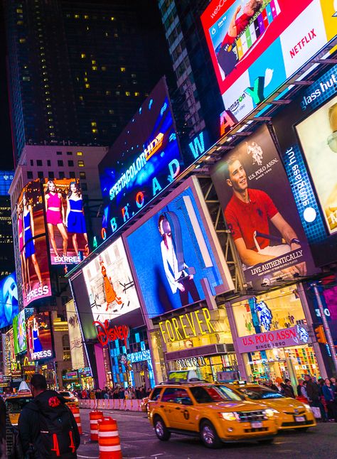 Nature, Times Square Aesthetic Night, Nex York, Nyc Projects, Times Square New York City, Times Square Nyc, Amazing Places To Visit, Stand Fan, Nyc Lifestyle