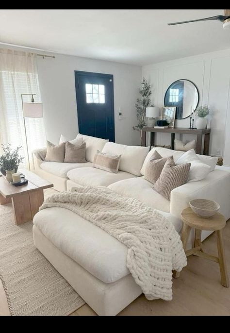 Couch And Coffee Table Ideas, Townhome Decorating Townhouse Ideas, Cream Sectional Living Room Decor, Condo Couch, Townhouse Living Room Ideas, Small Lounge Ideas, White Couch Living Room Decor, Cream Couch Living Room Ideas, Living Room Inspiration Cozy Modern