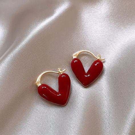 Shop the latest collection of elegant jewelry at Styleinger! These brown enamel heart-shaped drop earrings are perfect to add some love to any outfit! 💕💍 #Styleinger #Jewelry #Earrings #HeartShaped #Enamel Work Accessories, Heart Dangle Earrings, Heart Shaped Earrings, Funky Jewelry, Jewelry Lookbook, Enamel Earrings, Accessories Fashion, Gold Accessories, Girly Jewelry