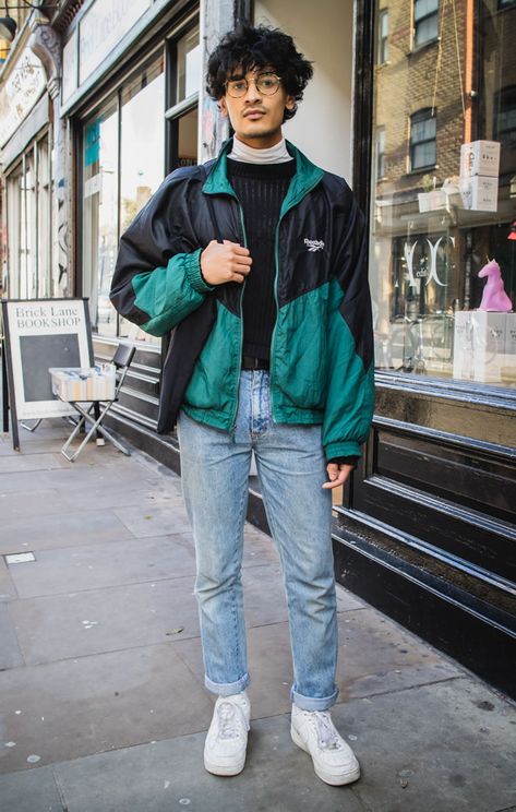 90s Windbreaker Outfit, 80s Windbreaker Outfit, Vintage Jacket Outfit, 90s Outfit Men, Men's Street Style Photography, 80s Fashion Men, Windbreaker Outfit, Outfit Retro, 90s Fashion Men