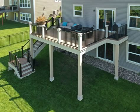 Elevated Decks Ideas, Deck High Off Ground, Upstairs Deck Ideas Second Story, Deck Ideas 2nd Floor, High Decks Backyard Patio Ideas, Second Level Deck Ideas, High Decks Backyard, Townhouse Deck Ideas, Elevated Deck Designs