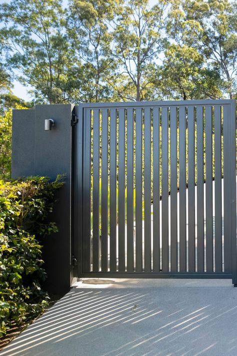 Custom Slat Aluminium Remote Controlled Driveway Largest selection of gate choice for your backyard. Front Gate Ideas, Modern Gates Driveway, House Front Gate, Gate Design Modern, Metal Gates Design, Diy Driveway, Door Aesthetic, Gate Designs Modern, Fence Gate Design