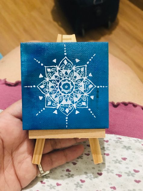 Miniature Mandala Art, Daily Crafts, Stencil Decor, Mandala Canvas, Small Canvas Paintings, Simple Mandala, Round Canvas, Small Canvas, Art Painting Acrylic