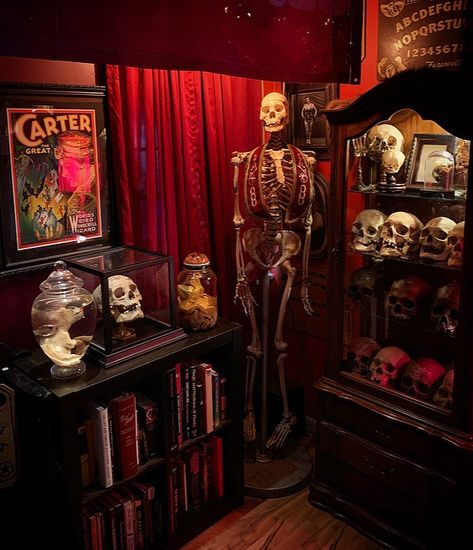 Freeman and Fugate Oddities Co on Instagram: “Did a little rearranging and changed some lighting yesterday in our living room. This corner turned out pretty nice I think. NFS.…” Goth Room Ideas, Goth Living Room, Goth Interior, Gothic Bar, Horror Room, Oddities Decor, Dark Home Decor, Horror Decor, Goth Home