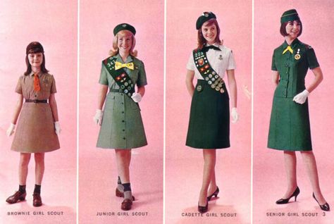 Girl Scout Costume, Girl Scout Uniform, Brownie Girl Scout, Scout Uniform, Girl Scout Ideas, Senior Picture Outfits, Girl Scout Cookies, Girl Guides, Girl Scout