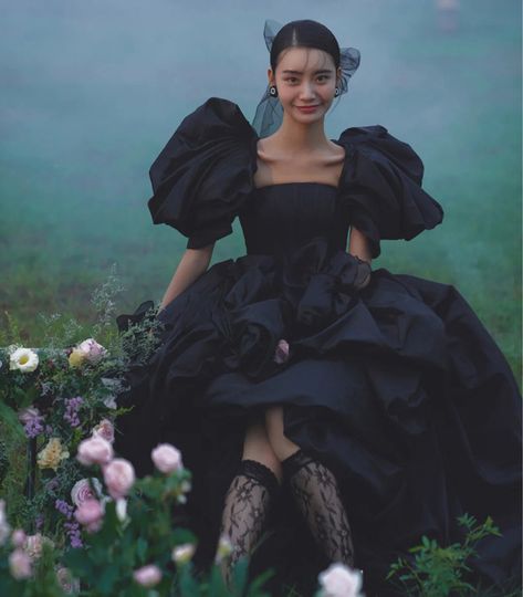 Chinese Wedding Photos, Pre Debut Photoshoot, Debut Theme, Debut Photoshoot, Photoshoot Concept, Chinese Wedding, Pre Wedding Photoshoot, Photoshoot Outfits, Long Puff Sleeves